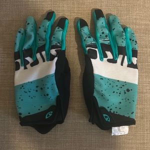 New women’s biking gloves